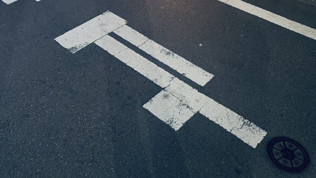 路面に描かれた矢印